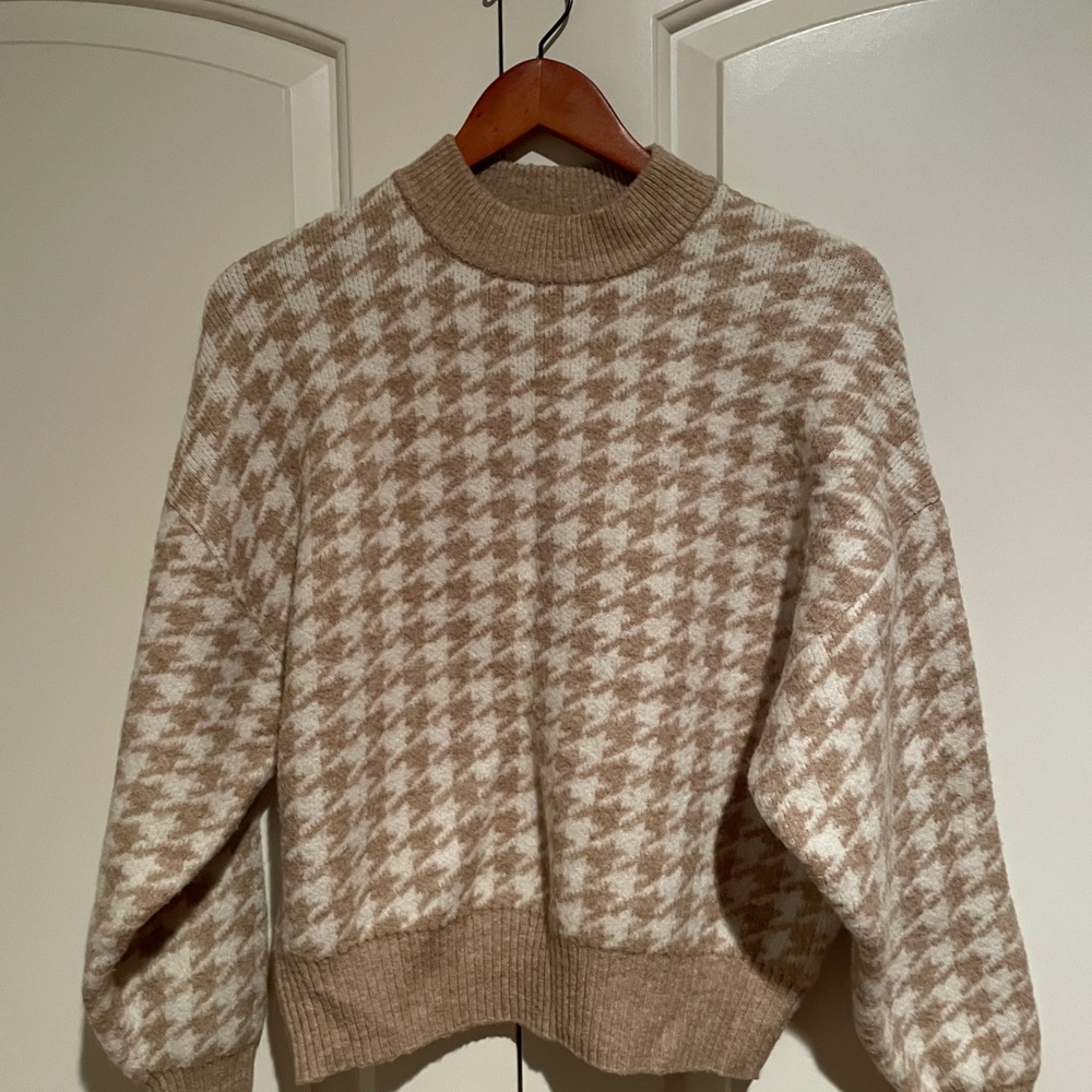 H&M Cream and Brown Houndstooth Mock Neck Sweater